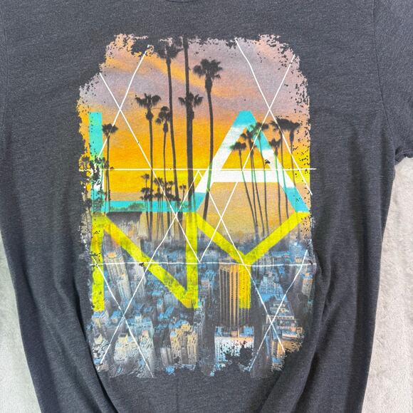 Aeropostale women’s LANY graphic shirt size Medium - Picture 3 of 6